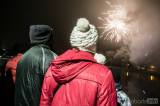20170101211550_2533 (1 of 1)-5: Foto: V Nymburce sledovali novoroční ohňostroj ze břehu Labe